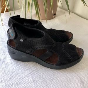 🌿 BZees black sandals